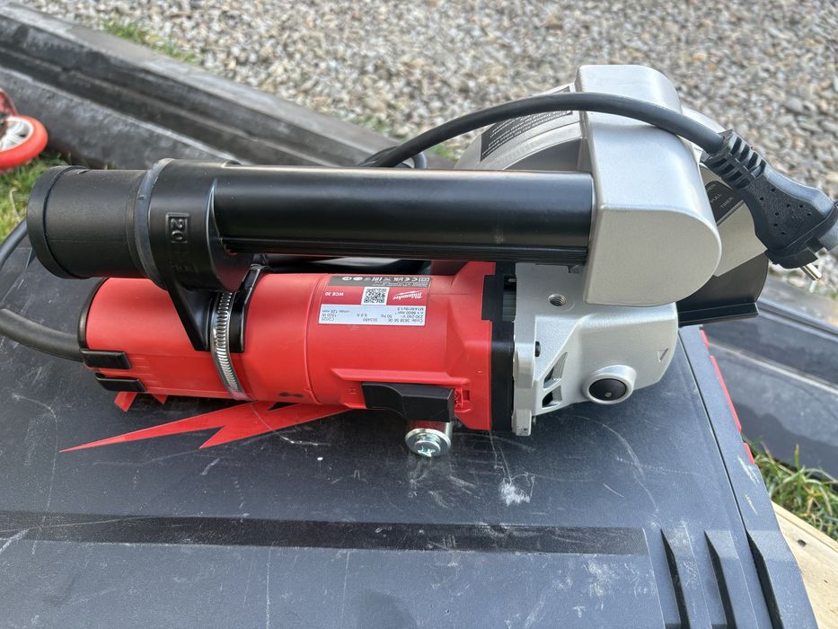 Masina de frezat caneluri