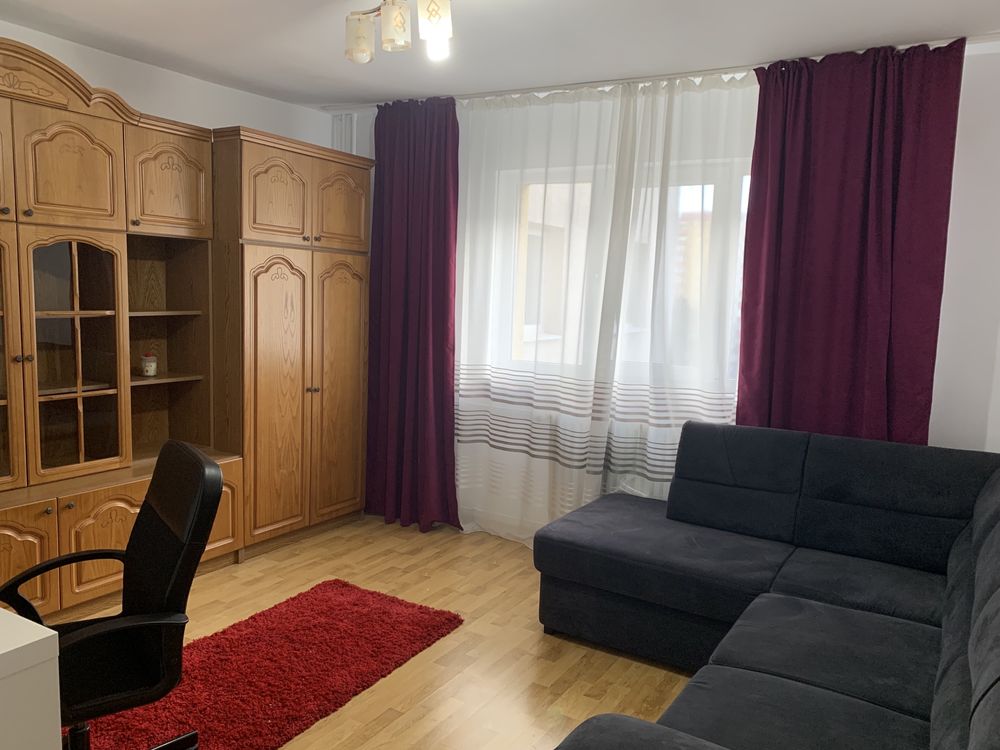 Apartament cu doua camere decomandate.