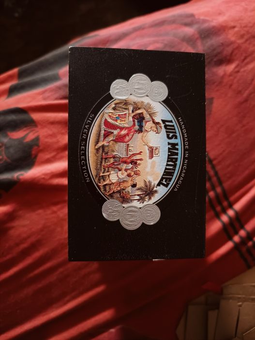 Празни кутии от пури