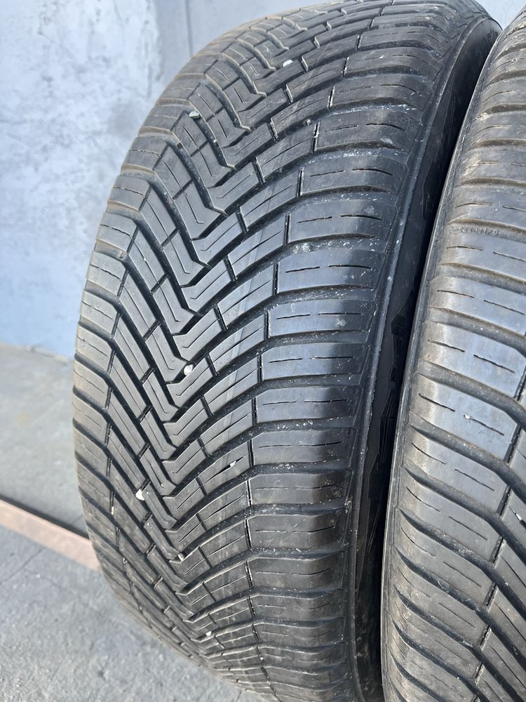 2 бр. всесезонни гуми 205/50/17 Continental DOT 4420 5,5 mm