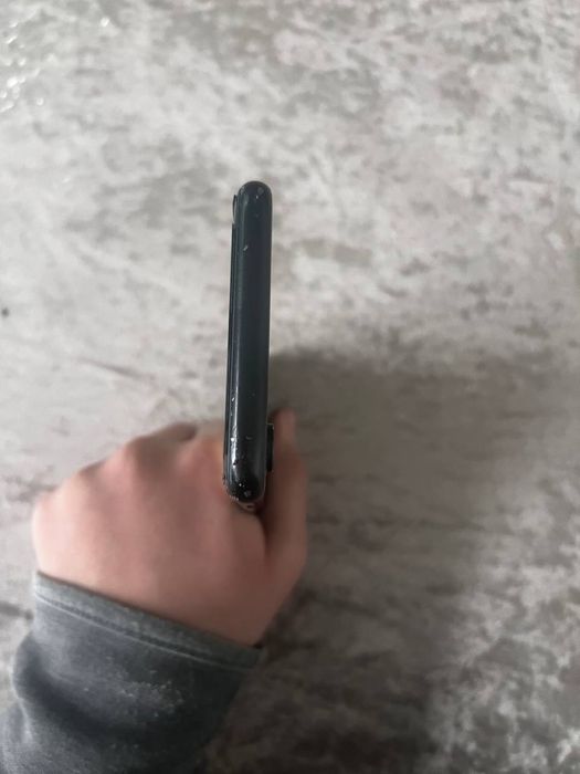 IPhone xr 64/92% в среднем состояние