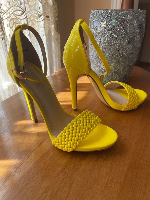 Sandale noi ,model deosebit