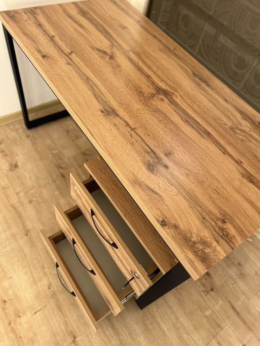 Столы и тумбы для офиса