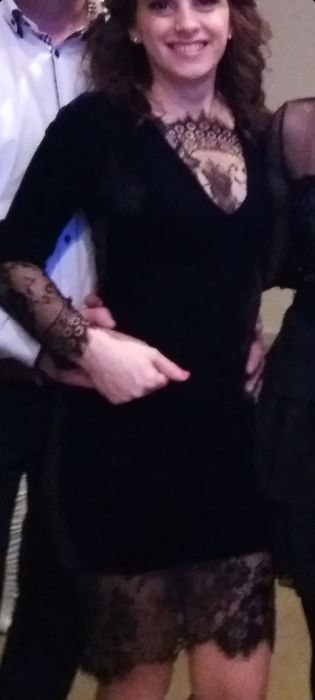 Rochita neagra din catifea cu dantelala mâneci,la decolteu și la genun