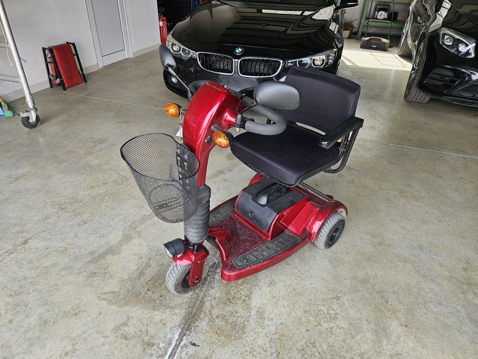 Електрическа инвалидна триколка