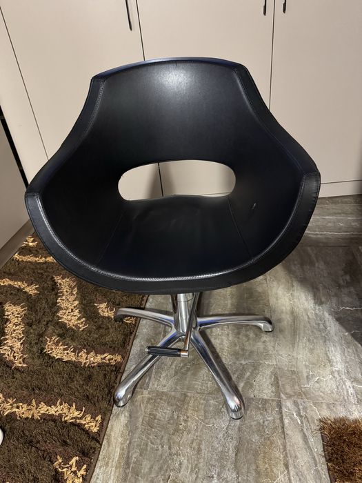 Продам кресло - стул кожанный с подьемным механизмом