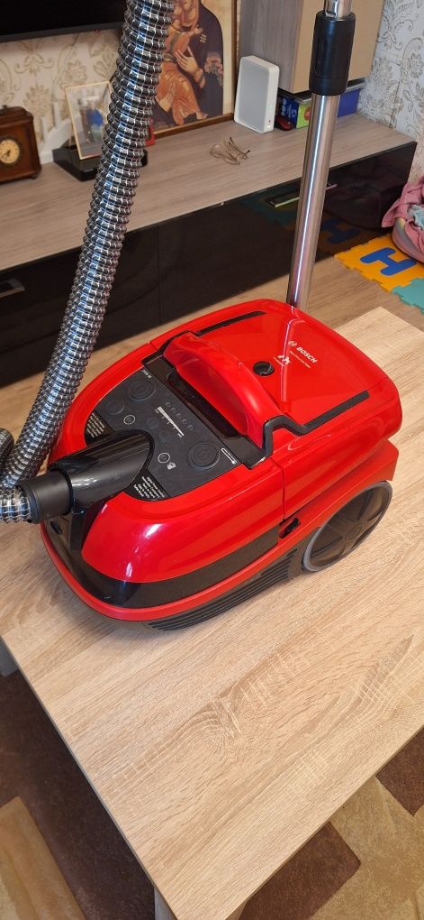 Aspirator Bosch.De vanzare