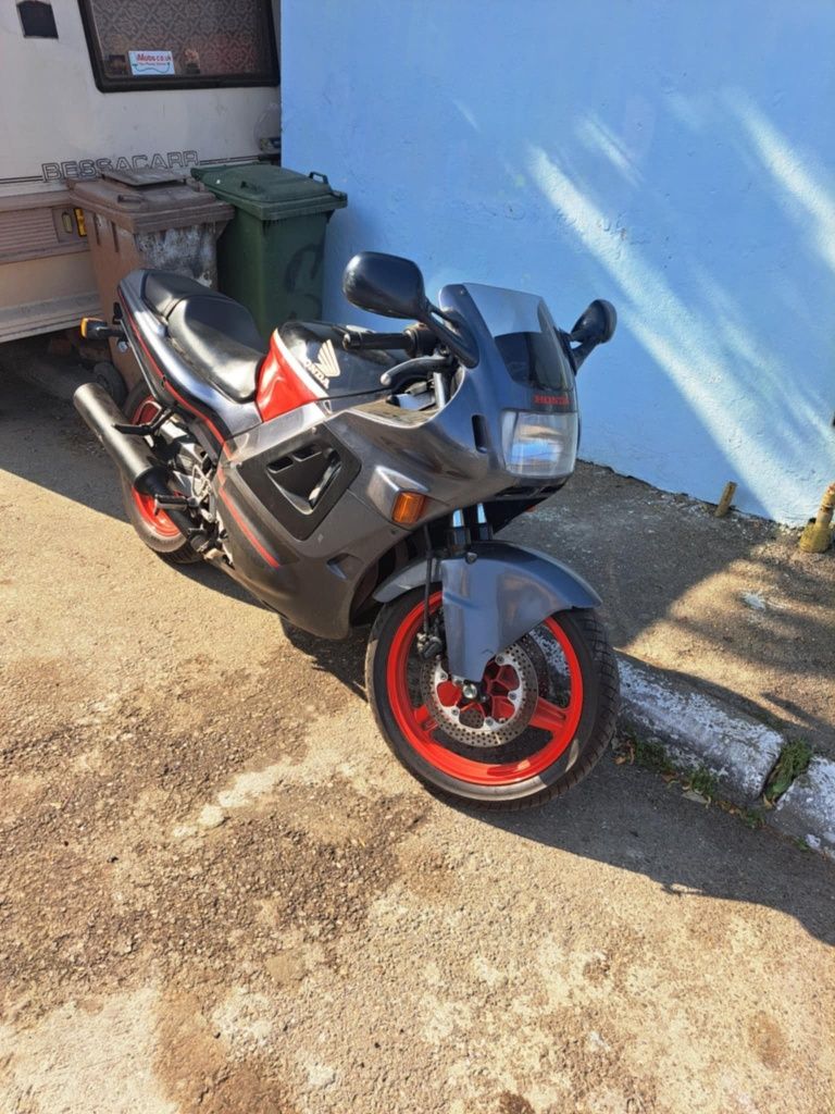 Motocicleta Honda stare perfecta