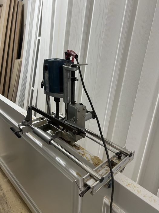 Zamok ochadigan freza ustinyam ichinyam ochadi hozir ishlab turibtib