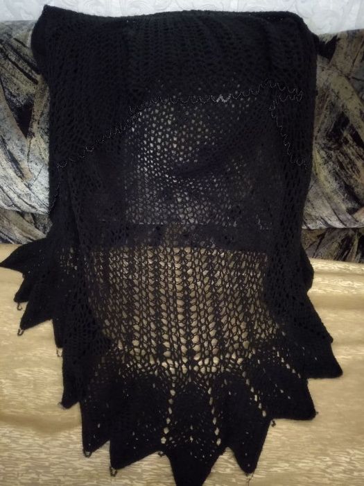 Продается безрукавка женская черного цвета