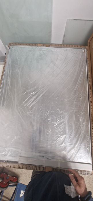 Tabla de scris din sticla magnetica