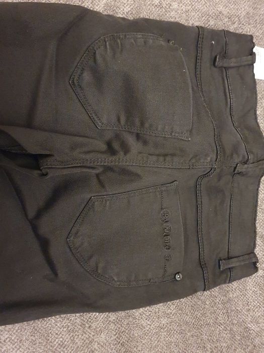 Продаются качественные вещи. Одевала пару раз.