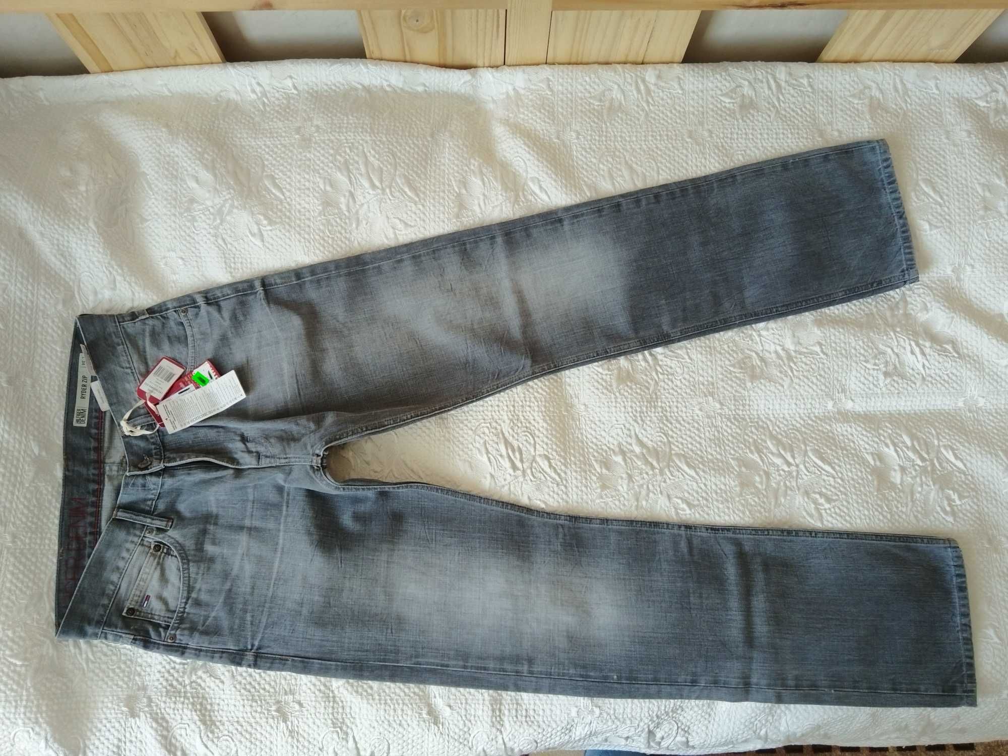 дънки Tommy Hilfiger р-р 32/34