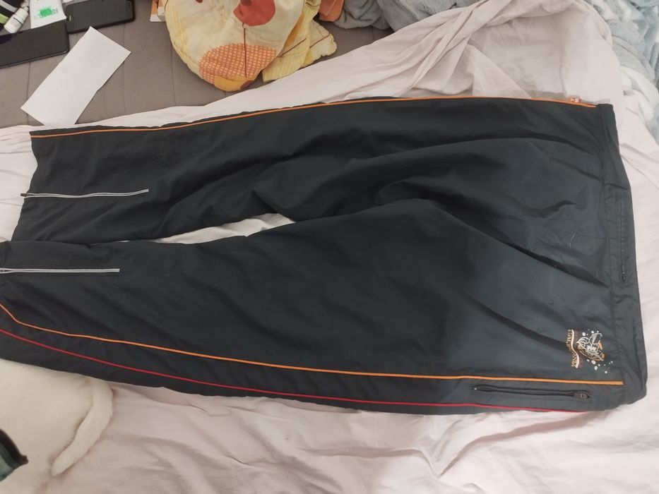 Pantaloni XL.         .