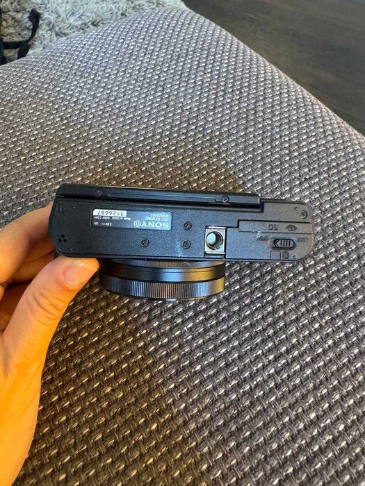 Продавам Sony RX100 III - компактна камера с професионални възможности