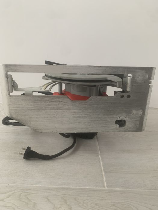 Milwaukee CS 85 SB circular de mana