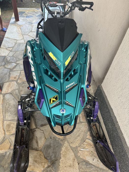 Snowmobil Polaris RMK 900
