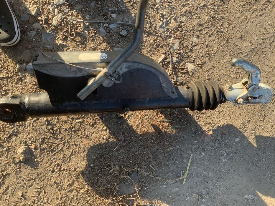 Cupla cu dispozitiv inertial pentru remorca ulilaje Knott