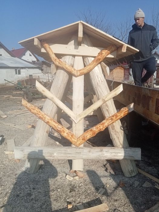 Vând foișor din lemn