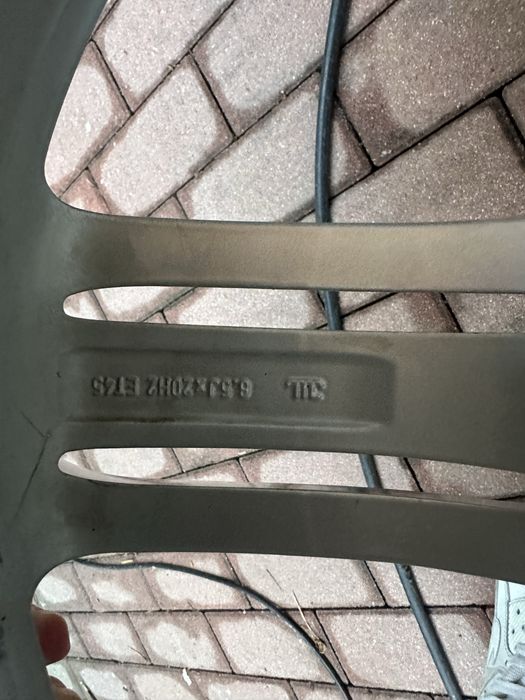 Оригинални джанти Audi с гуми Pirelli PZero