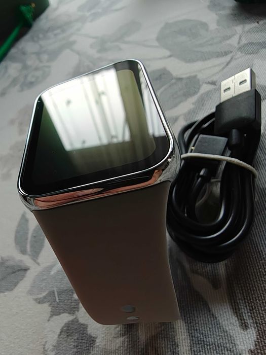Vând smartwatch Xiaomi 8 Pro, impecabil.