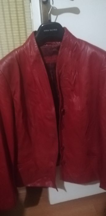 Продам женскую куртку в отличном состоянии.