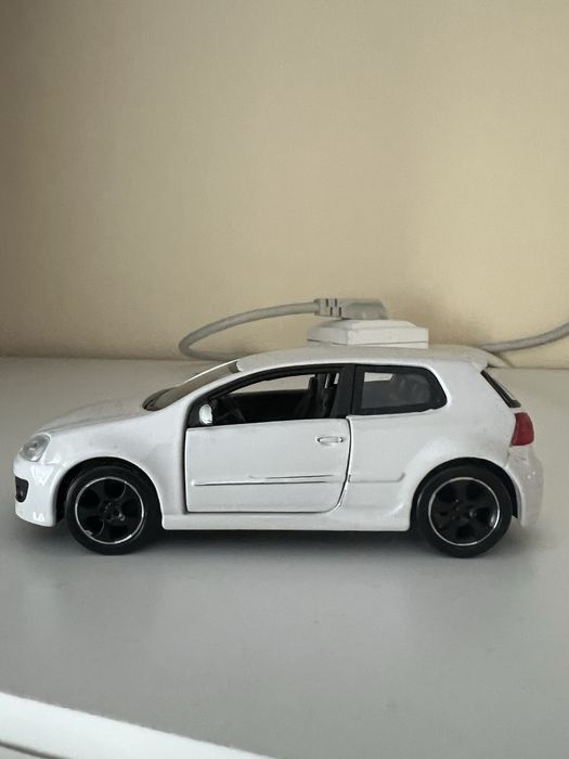 Jucarie golf 5 gti in miniatura