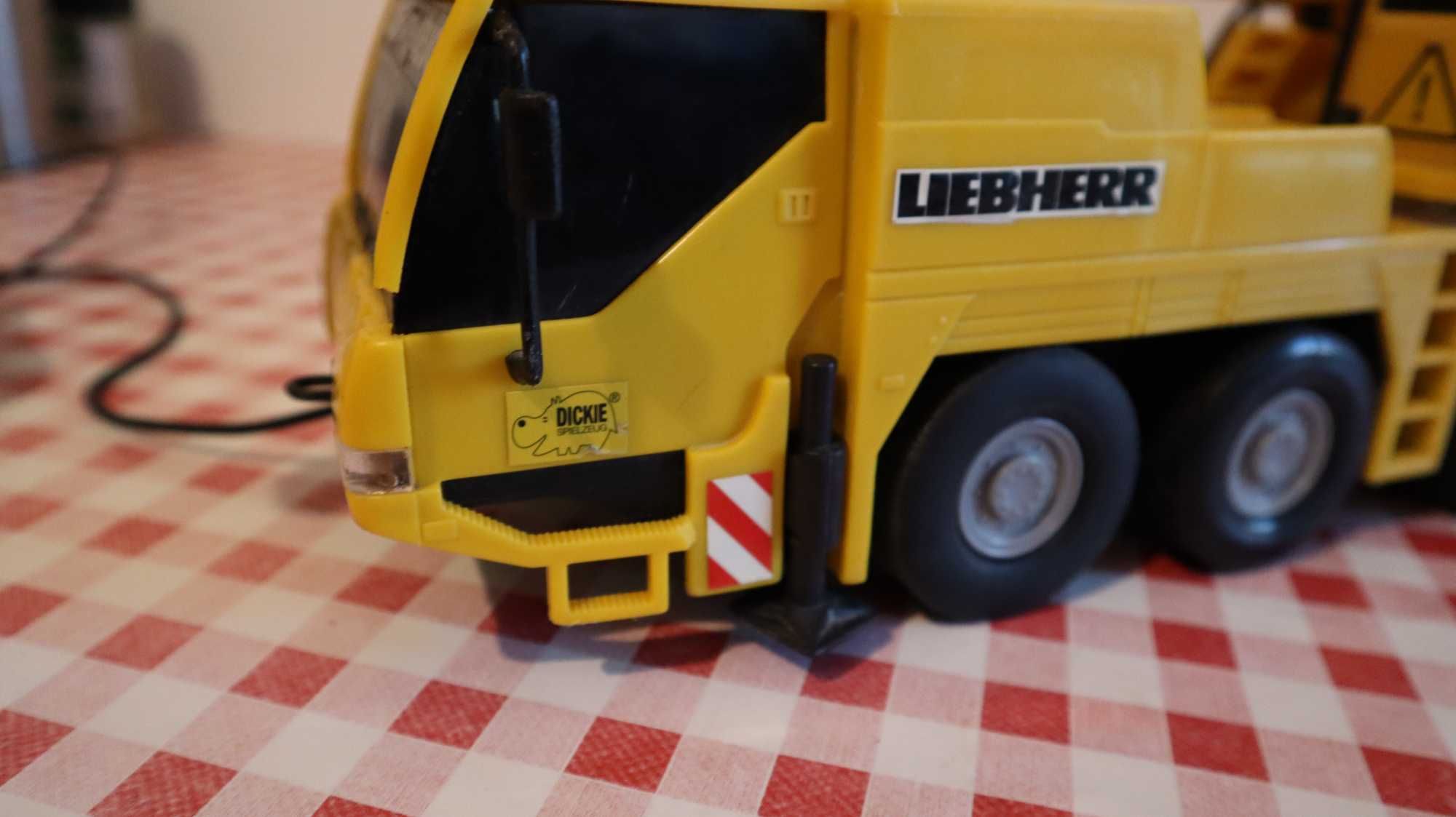Камион кран с дистанционно Liebherr