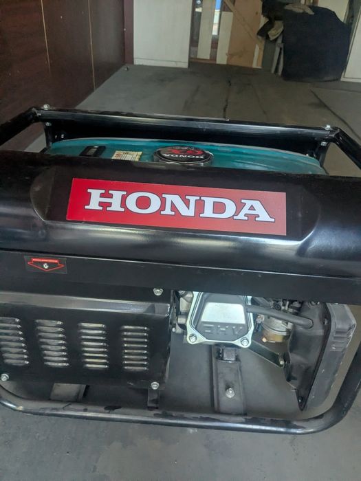 Бензогенератор HONDA