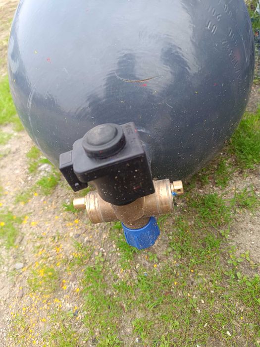 Продавам метанови бутилка годна до 2041г.