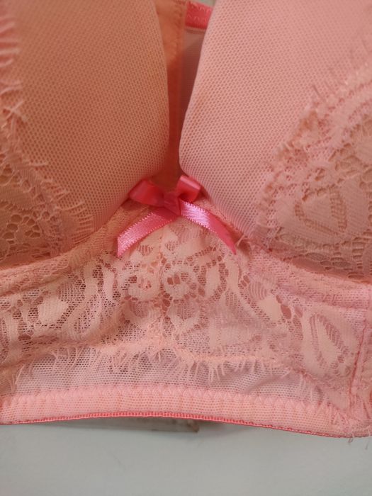 Sutien bustiera din dantela roz mărimea S-M reglabila