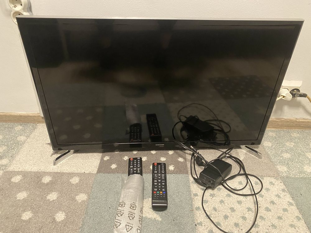 Vand Smart TV diagonala 81