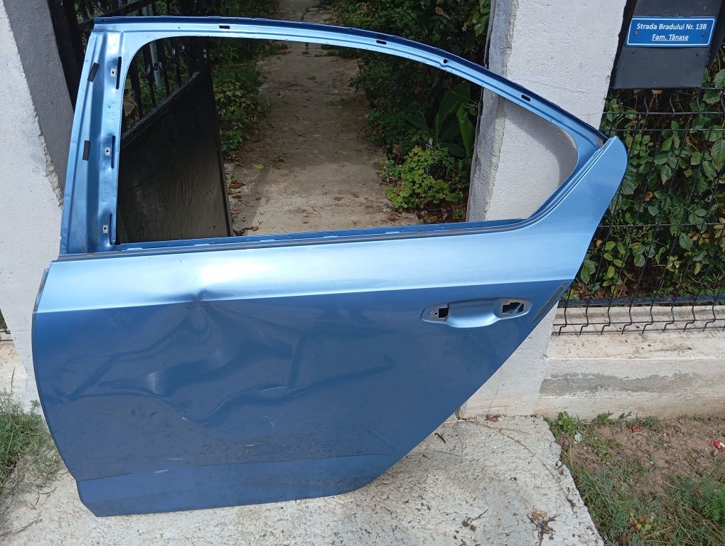 Ușa stânga spate Skoda Octavia 3