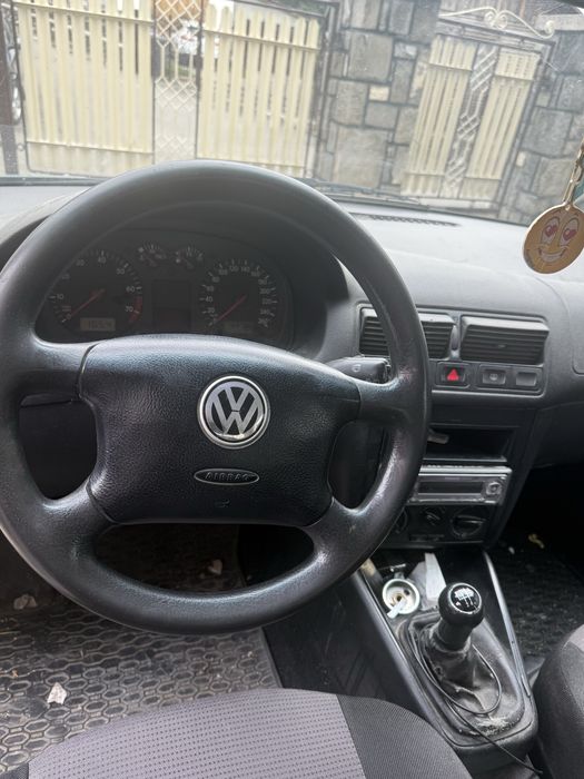 Vând golf 4 1.6 benzina si gpl