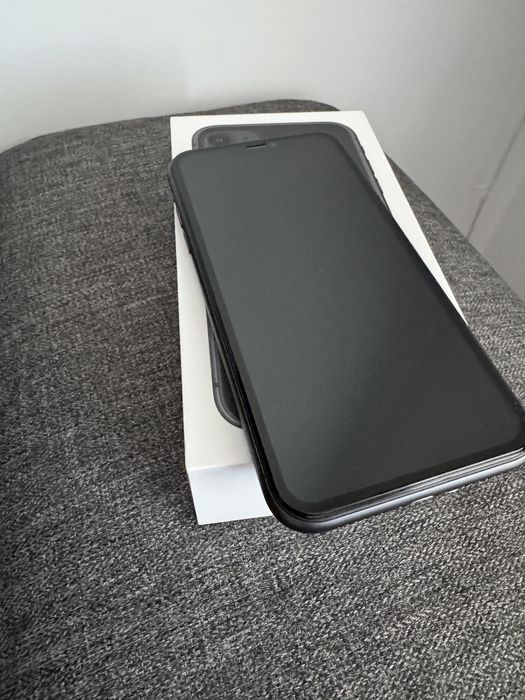 Vand iPhone 11 64gb , 10/10 ca nou, bateria originala 90%.