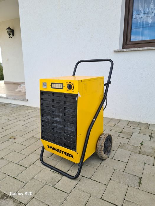 Închiriez dezumidificator profesional MASTER – Rădăuți / uscare rapidă