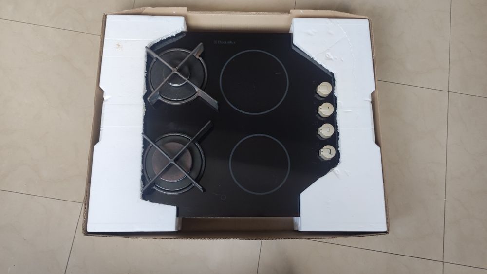 Комбиниран плот - газ -керамик  Electroluxа