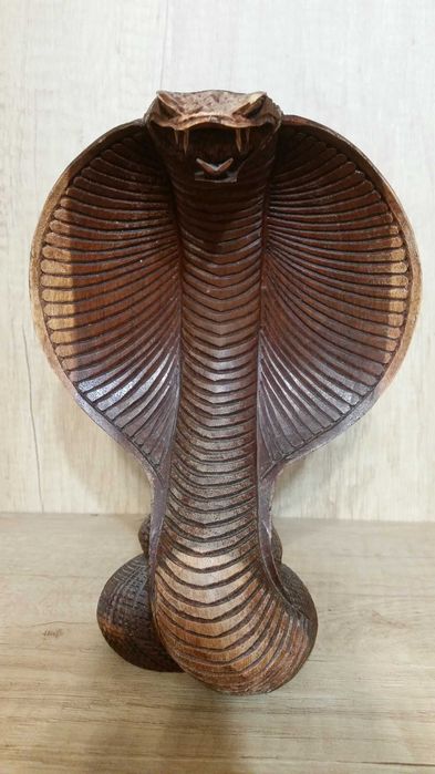 Статуя Кобра. Без забележки. Материал- Специално дърво.