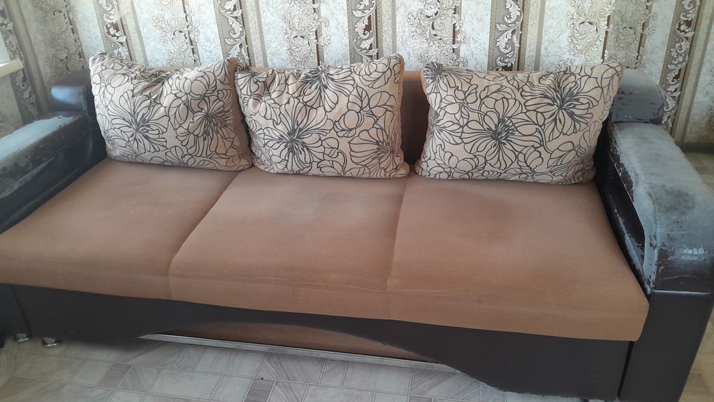 Продам диван кух гарнитур и туалетный столик