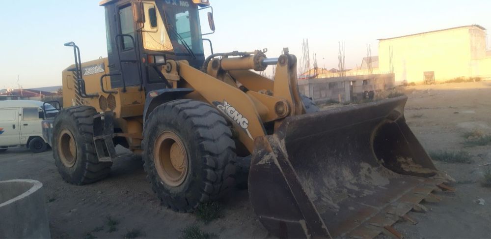 Погрузчик 3куб фронтальный