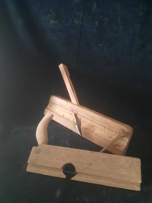 rindea din lemn pentru caneluri