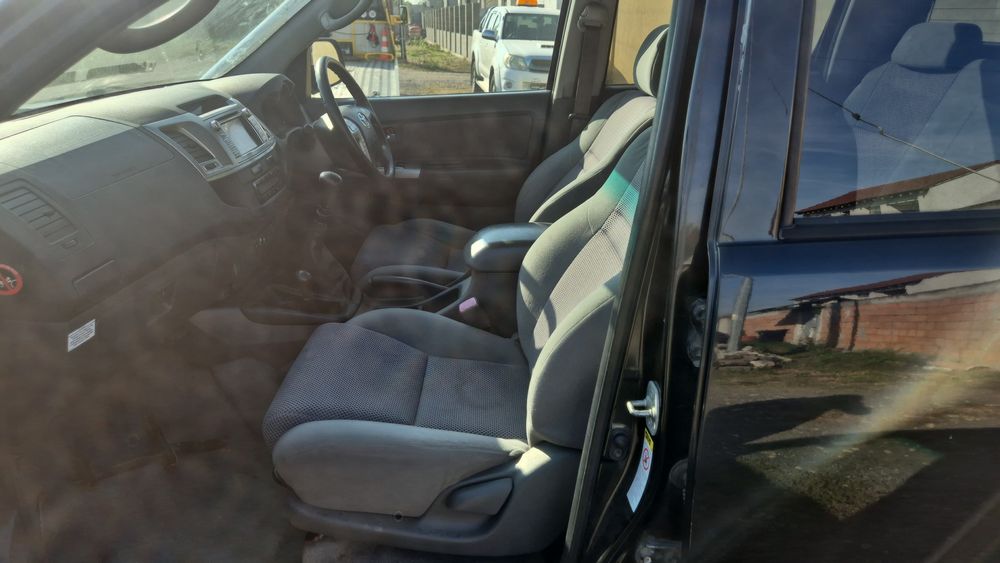 Toyota Hilux 2012 3.0 Manual volan dreapta