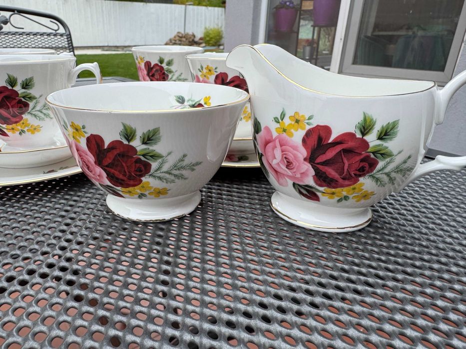 Винтидж английски порцеланов сервиз Gainsborough Bone China “Roses”