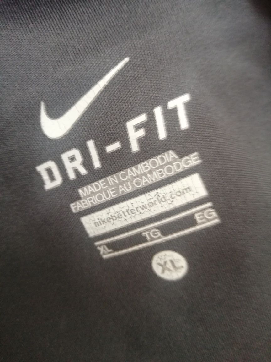 Клин NIKE L-XL. Compretion