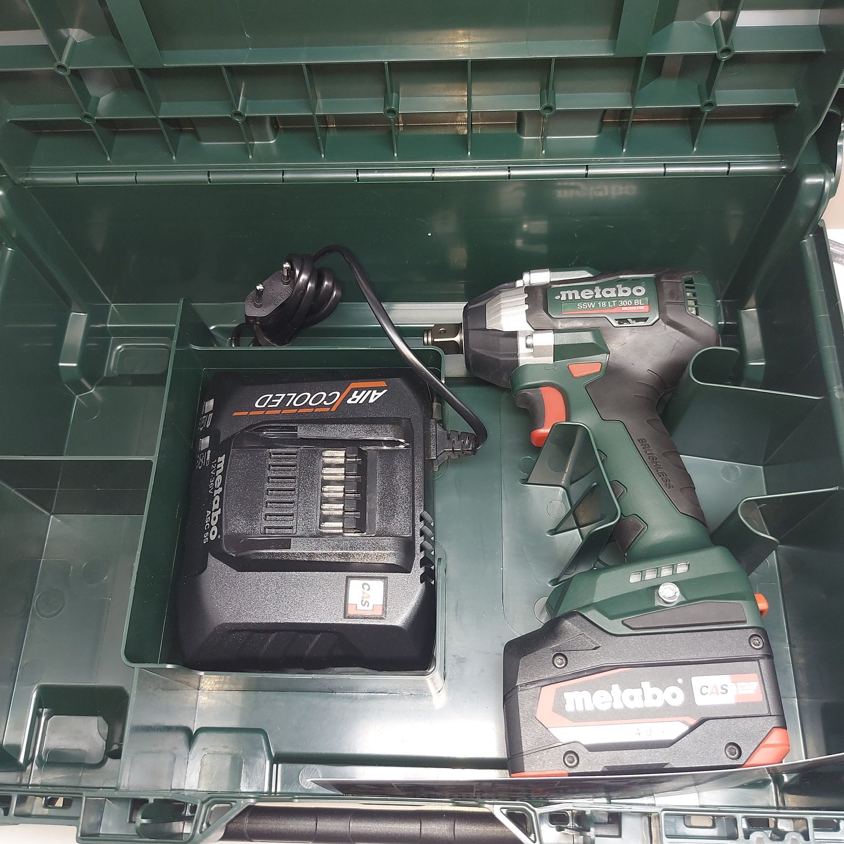 Мощен гайковерт Metabo SSW 18 LT 300 BL