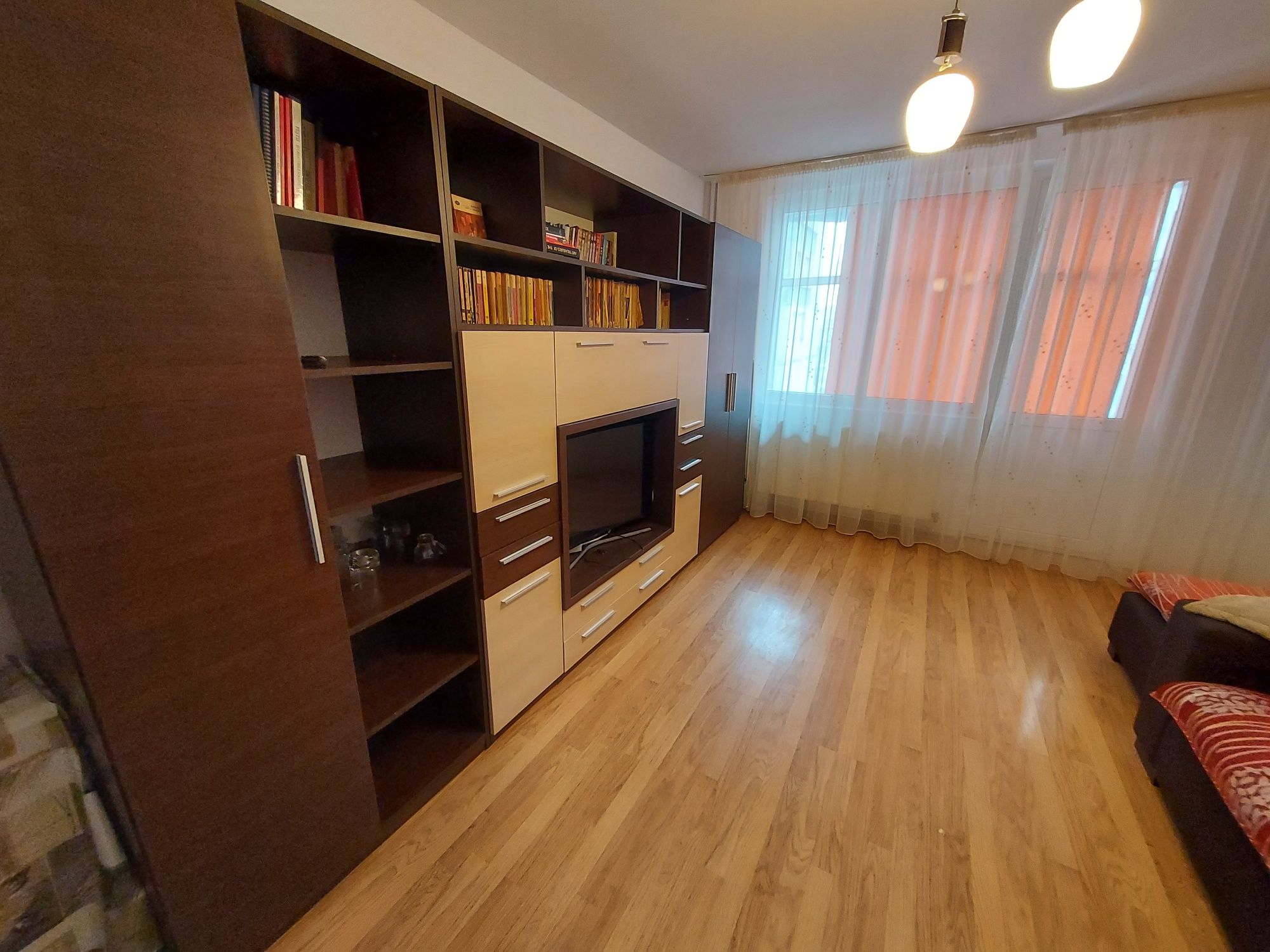 Apartament de închiriat zona Cornișa Bistriței