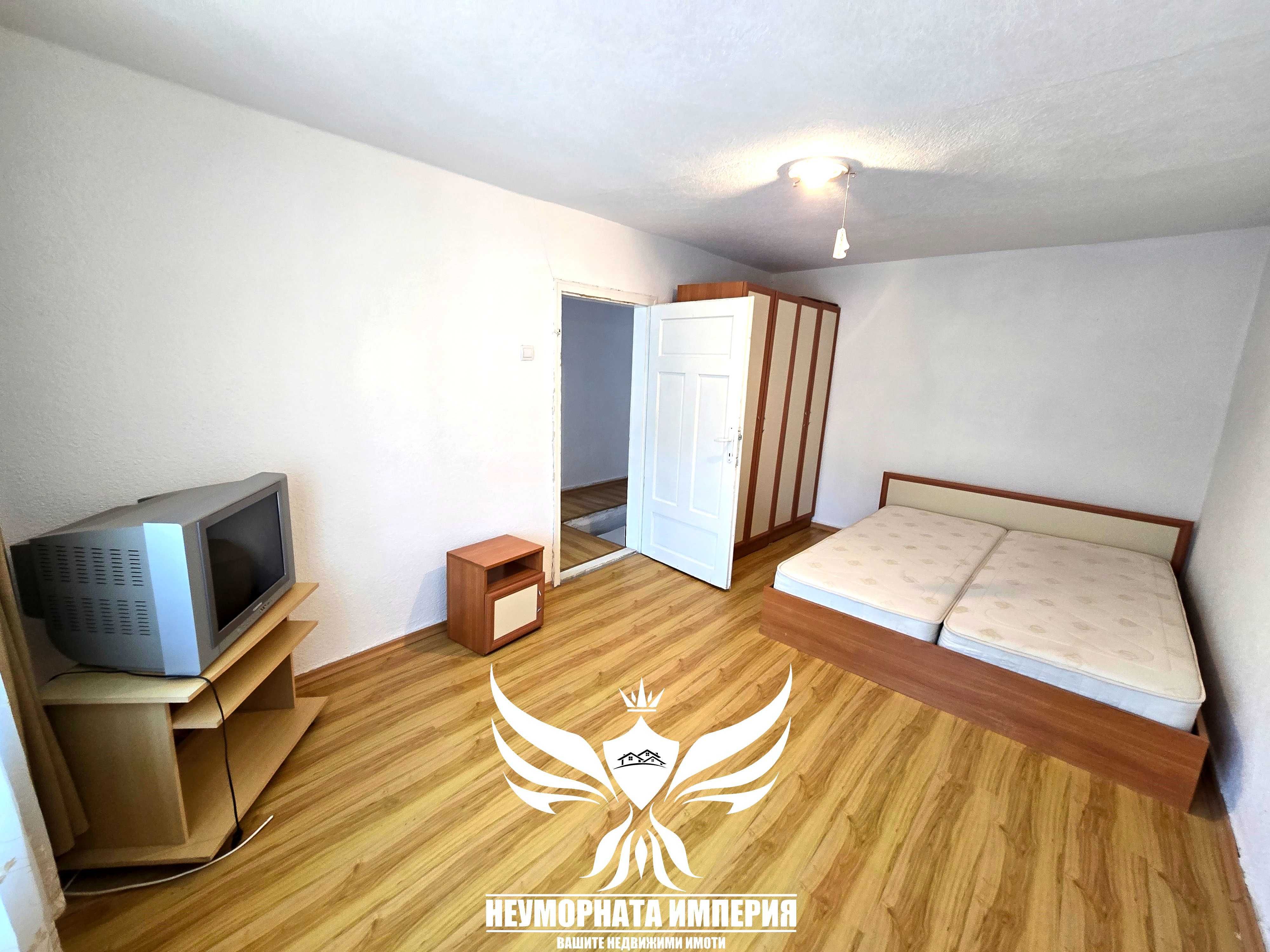 Продавам триетажна къща 162РЗП с 122кв.м. двор в с.Забърдо обл.Смолян