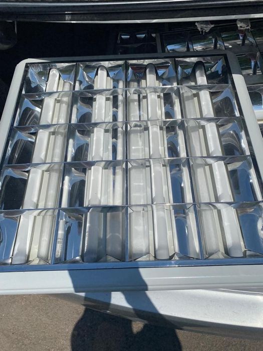 Продам торгово-офисные светильники,