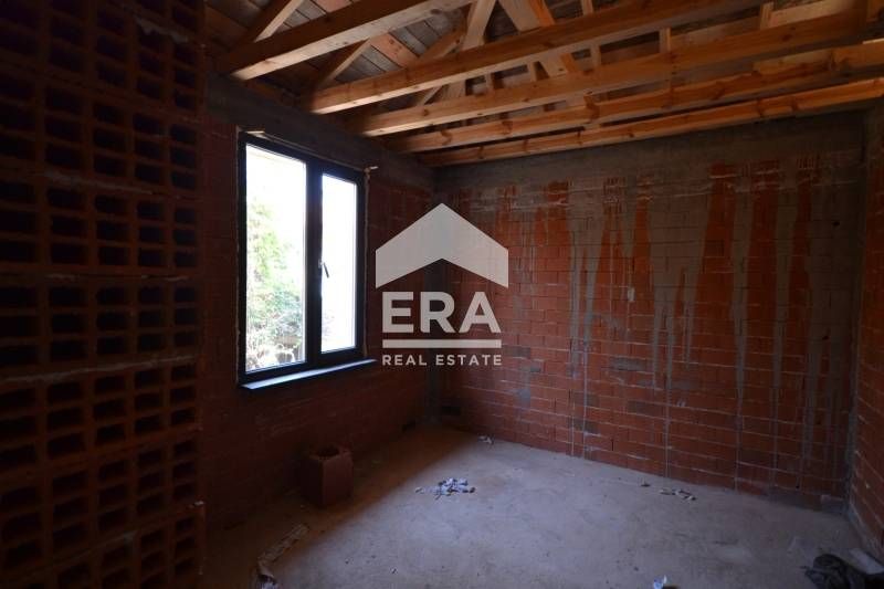 Нова двуетажна къща в кв. Любен Каравелов