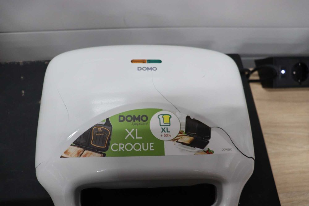 Тостер за сандвичи DOMO DO9056C XL 50% по-големи котлони,с ДЕФЕКТ